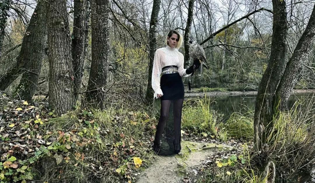 育邻人|组图:“小K”克里斯汀·斯图尔特携《斯宾塞》现身电影节