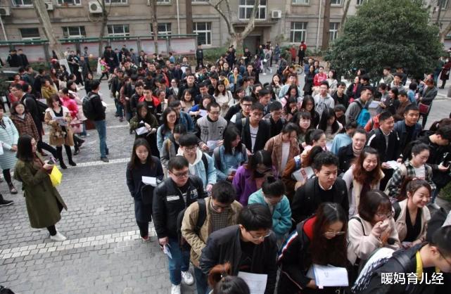 暖妈育儿经|“三无毕业生”陷两难，在大城市留不下，还没脸回老家