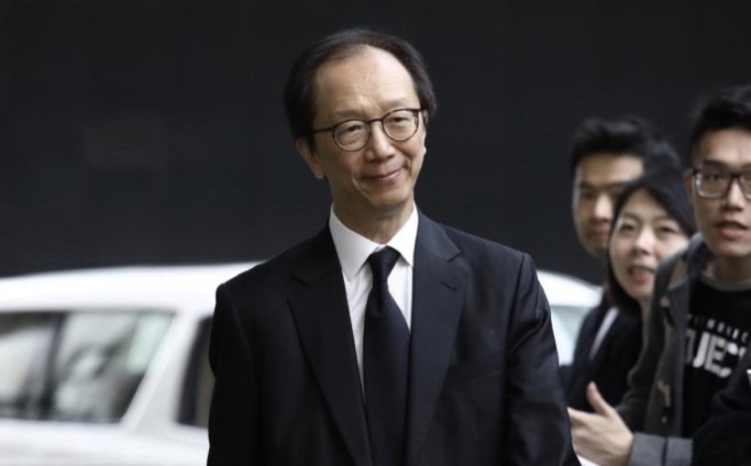 孙艺珍|香港“财神爷”娶小26岁伏明霞,婚后不改风流,与老婆闺蜜传绯闻