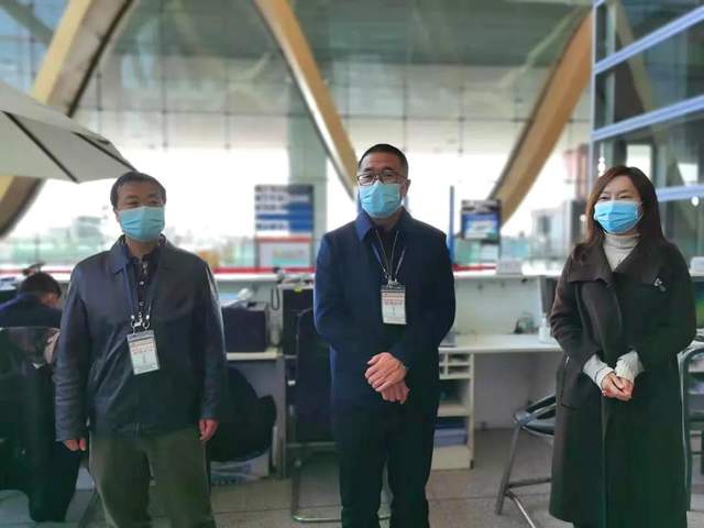 昆明市总工会 筑牢疫情防线 守好“空中大门”——市总工会慰问昆明长水国际机场疫情防控前置平台一线职工