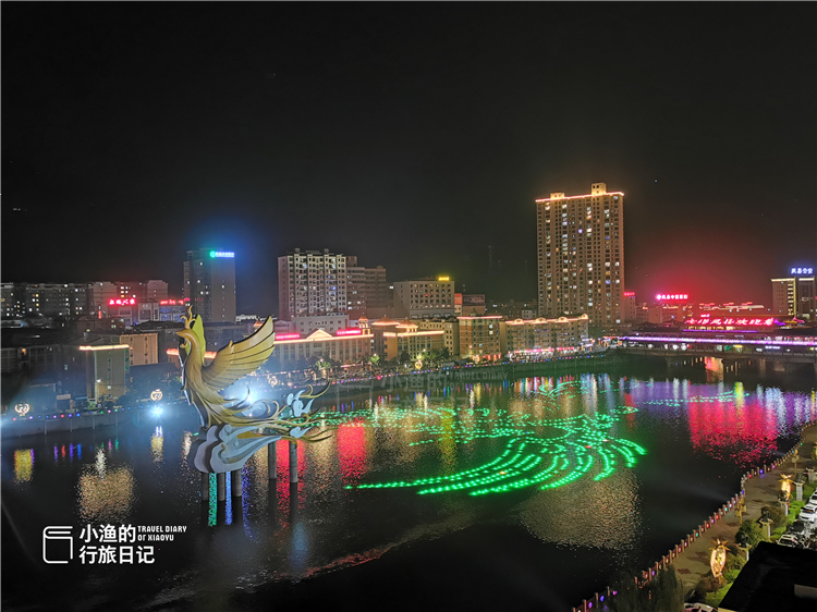 秦岭 陕西秦岭小县城，夜景太美了！有184米的喷泉，还有漫天星光瀑布