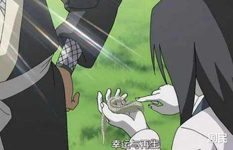 大蛇丸|宇智波鼬秒杀大蛇丸,却不敢打自来也,三忍差距那么大?