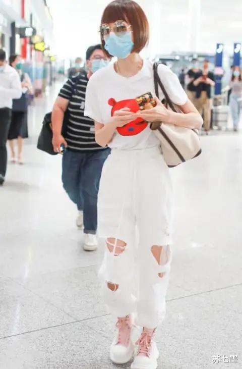 刘品言|51岁鲁豫换新发型，染棕色配齐刘海美出新高度，看着真减龄！