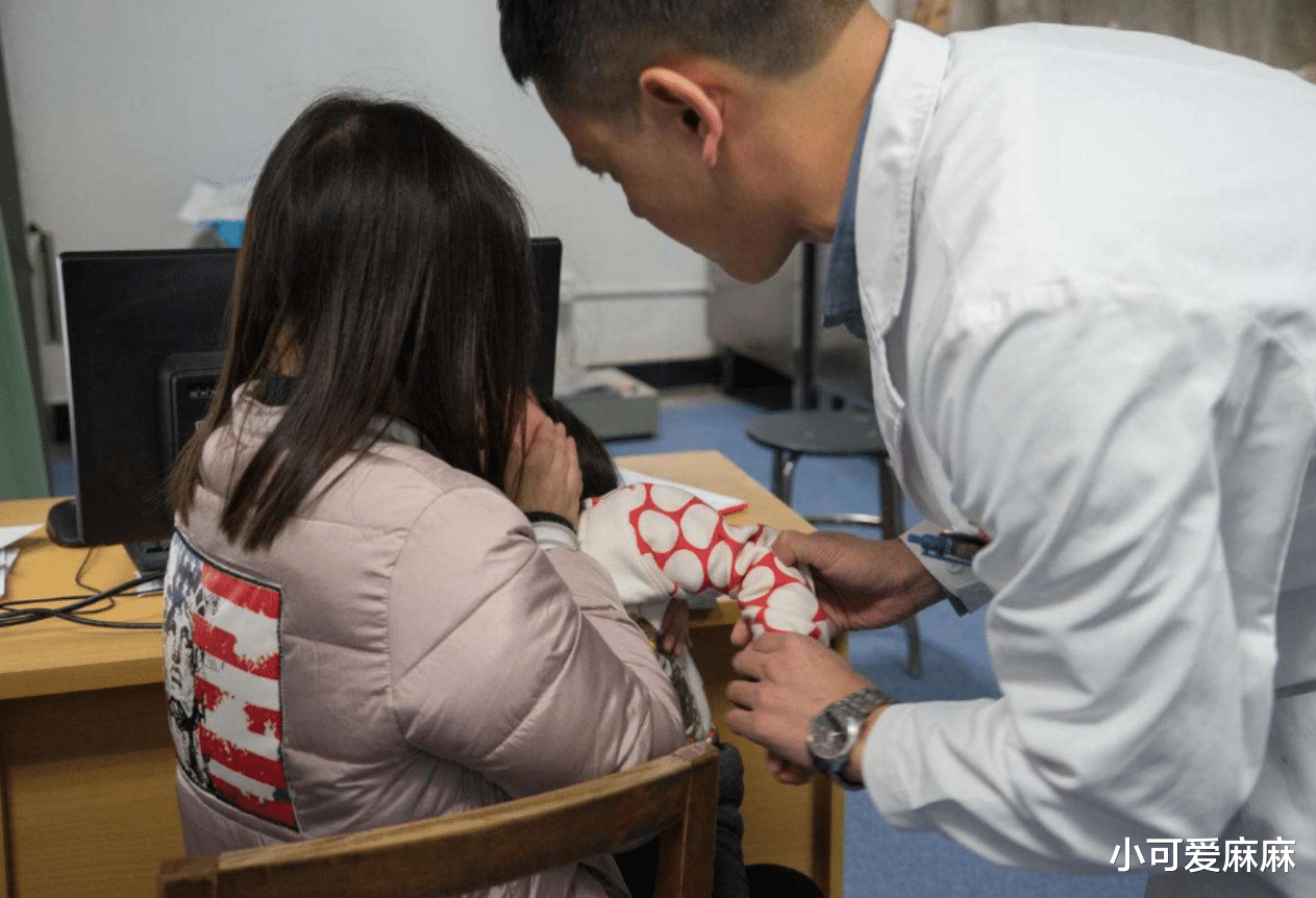 小可爱麻麻|3岁女儿误吞水银,奶奶坚持吃完韭菜再去医院,医生怒赞:真高明