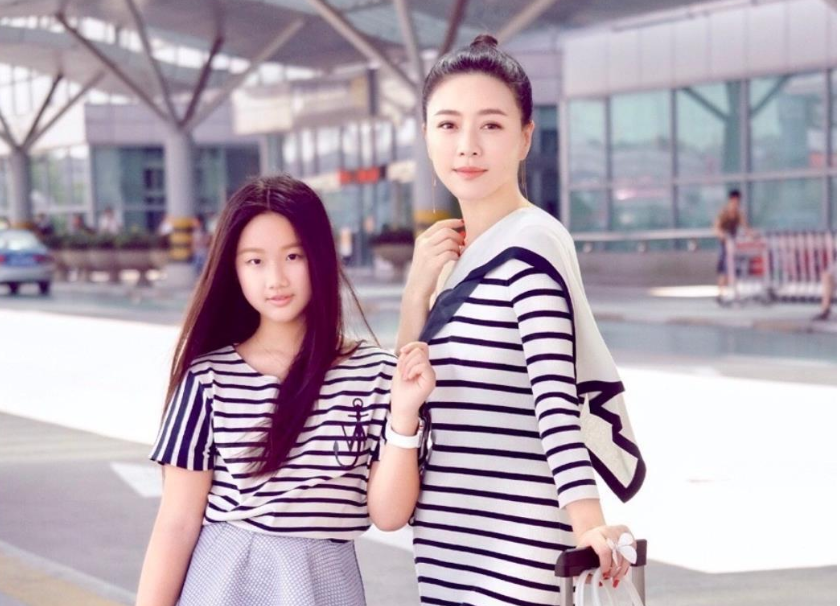 明星|她拍戏意外怀孕，女儿父亲却成迷，女儿容貌暴露生父长相