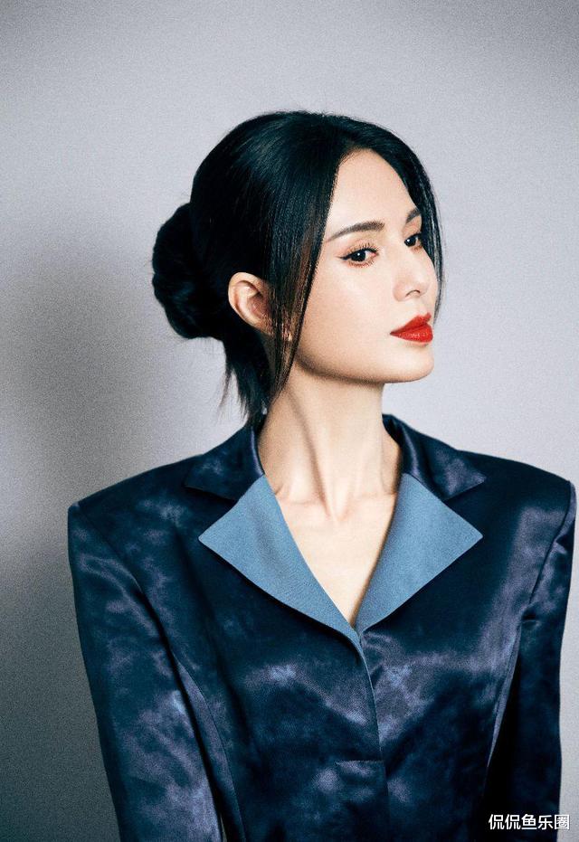 李若彤|54岁李若彤，颜值未老身材耐打，还是那么的性感美丽！