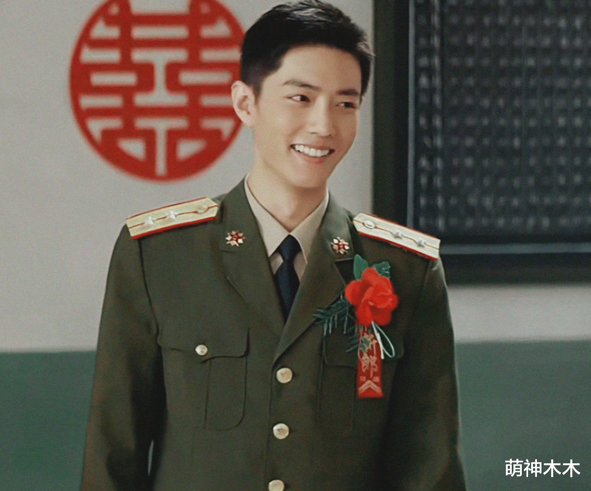 肖战|《守护解放西》24岁新警上线，神似肖战撞脸多个明星，意外走红