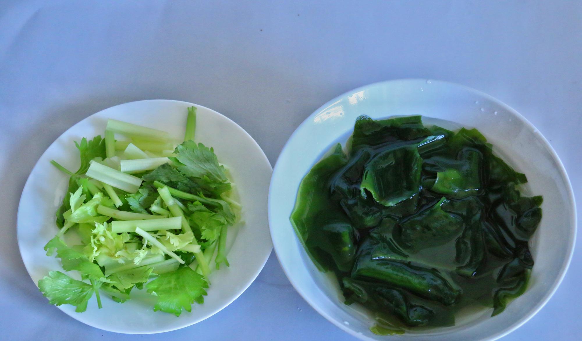 养花小娇娘|夏天，有钱没钱多给家人吃这菜，拌一拌就能吃，鲜美又营养
