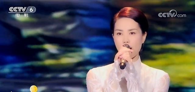 春晚|锋菲恋：央视同过团圆节，王菲出场时谢霆锋表情管理引发全网关注