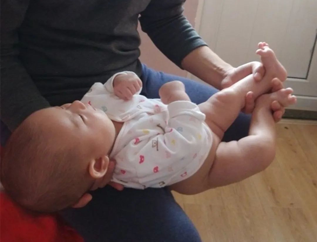 饭饭妈妈育儿|新型把尿正在蔓延，很多父母争相模仿以为对娃好，实则害娃不浅