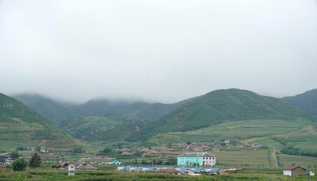 阿毛集结站 吉林延边隔江看朝鲜，有高楼也有农村矮房，带着浓浓的田园风情