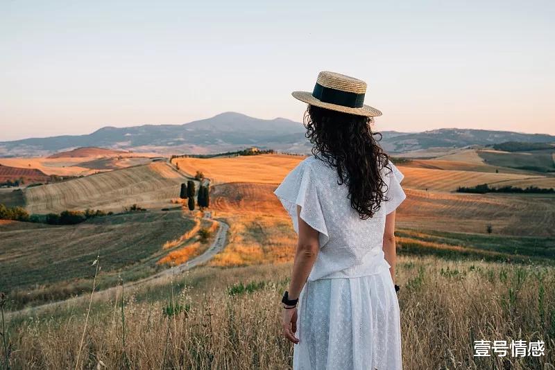 壹号情感|女人如此对你,其实是动情的征兆