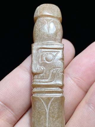 和田玉籽料|明以前 和田玉籽料 白玉受沁 玉神人 柄形器