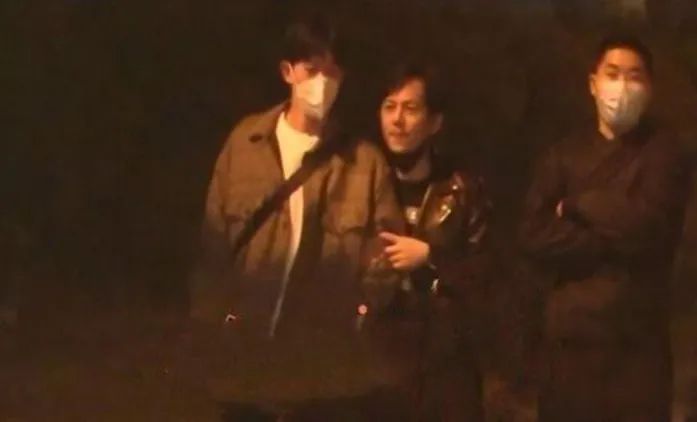 何炅|“别装了，何炅！”：你的微博，刺痛了1.2亿人的伤疤