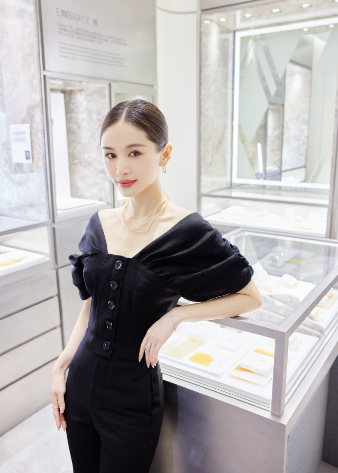 景甜|王子文 摩登前卫的现代美学格调