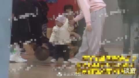 化妆师|苗苗带女儿剧组探班郑恺，郑恺化身温柔奶爸，一家三口其乐融融