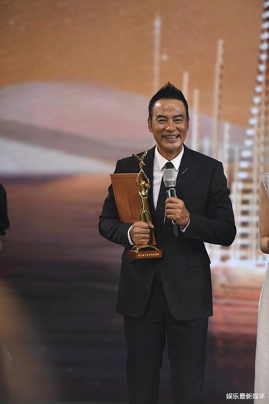 任达华|任达华女儿，再次登上杂志封面，任达华却不愿她进娱乐圈