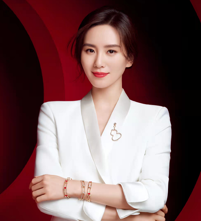 刘诗诗|刘诗诗爱上大红唇！新广告穿白西装都难掩妩媚感，女人味开挂超美