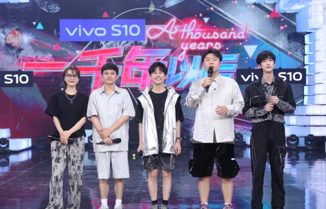 快乐大本营|《快本》首轮录制结束，爆料：仅剩何炅一人留守，谢娜维嘉已退出