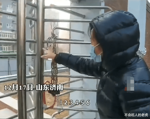 房贷利率|济南一小区南门上28道锁，别墅区不让高层区业主通过，网友称这样做没毛病