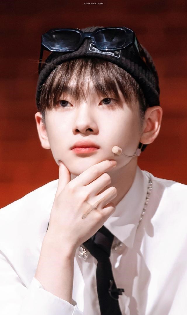 老明星|继《快乐大本营》后，《中餐厅》也将周震南镜头一剪没？惹怒粉丝