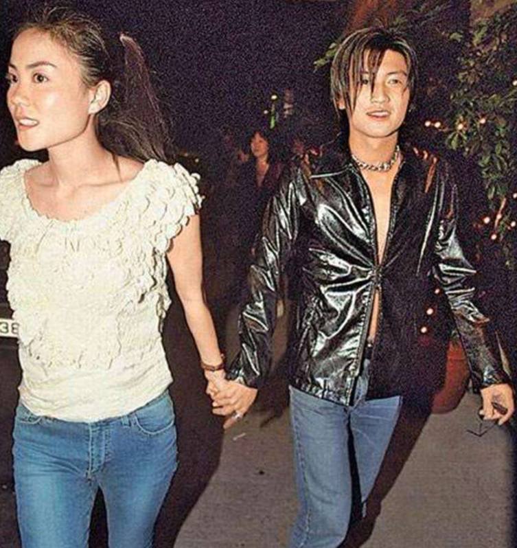 奶果的妈咪 李亚鹏欠债4000万，王菲谢霆锋重现经典牵手，李嫣懒理大秀水手服