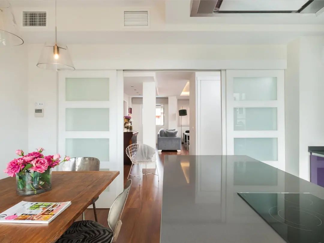 |146㎡顶复式，上下2层住五口人，实景高级，楼梯还能当电视墙！