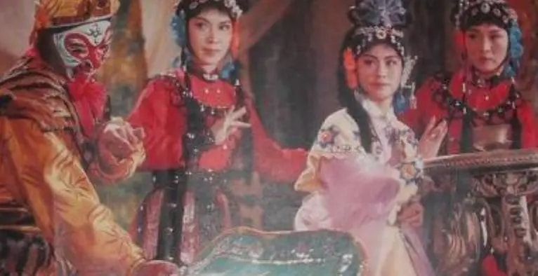 铁扇公主|“铁扇公主”王凤霞：嫁给“孙悟空”惹人羡，然而38岁消香玉陨