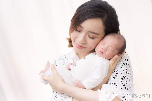 杨思琦|43岁港姐冠军产子后状态回春，为美容公司拍摄广告代言，再现水蛇腰