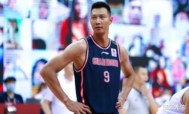 易建联|易建联现身全明星赛,被问及何时可以复出?他积极地回应了