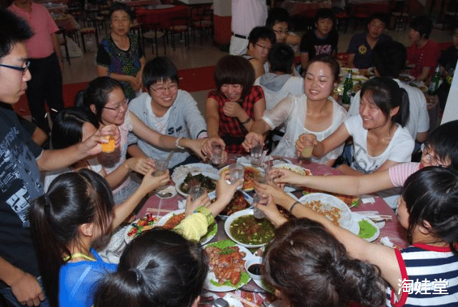 淘娃堂|给娃办升学宴，邀请的亲友一个也不来捧场？网友：换做我也不去