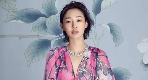 王祖蓝|白百何片场和男演员打闹,素颜出镜满脸油光,当众跳舞姿势开放