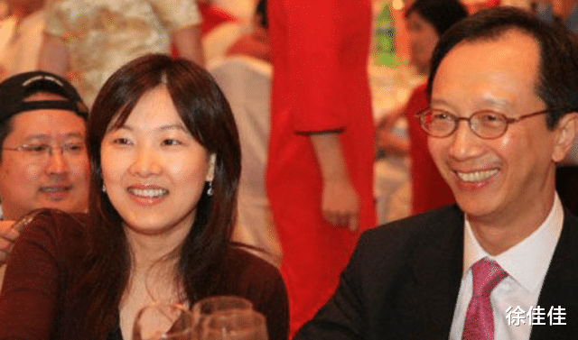 李一桐|伏明霞搬出梁家豪宅，与梁锦松被传已离婚？或是因为妻子闺蜜