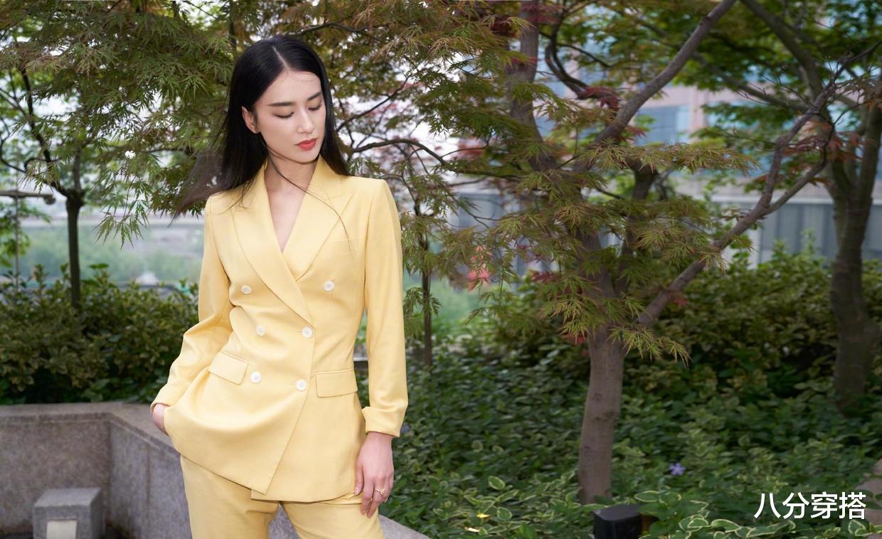 八分穿搭|黄圣依不愧是“贵妇”，穿一字肩修身礼服高贵精致，气质都升华了