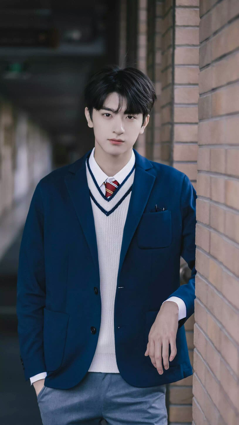 林一|北体187cm长腿校草林一爆红,被称为小林更新:这眼神太要命了