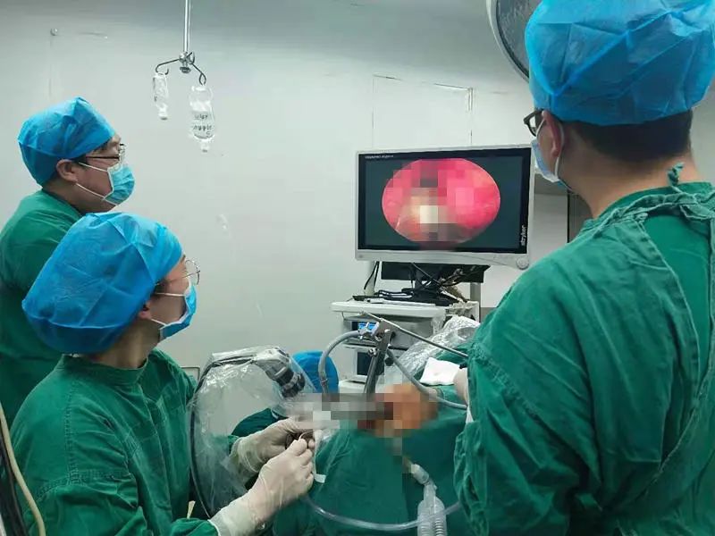 衡东快报 我县首例显微镜支撑喉镜下声带肿块切除手术顺利完成