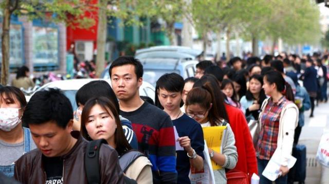 事业单位|“喜讯”席卷事业单位，八类在编职工有望升级公务员，教师有份么