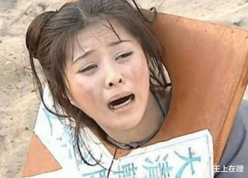 尔康|金锁被官兵欺负,只剩一件“肚兜”的时候,你还记得尔康说啥了么