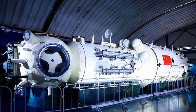 南极 我国空间站航天员出舱,身穿的3000万元衣服,为何无法带回地球?