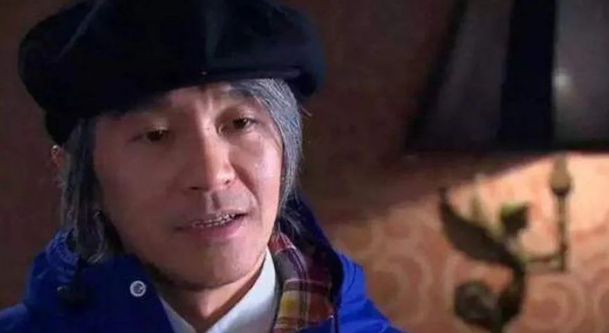 赵本山|59岁的周星驰为何至今不婚？吴孟达：她去世后，他开始白头！