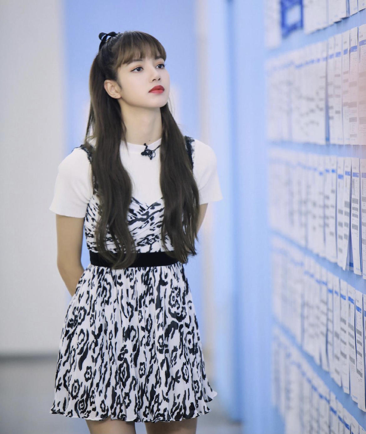 何有强|董璇真是“辣妈圈顶流”，一字肩上衣配黑色长裤干净利落，太霸气