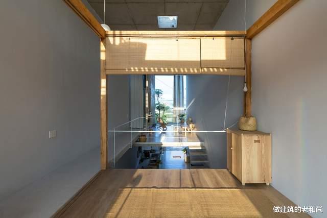 上为|单身独立住宅:在4X17米的地块上为单身汉量身定做的家居空间