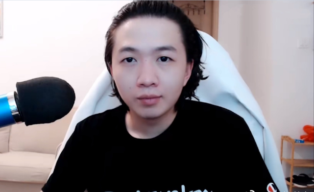 王者荣耀|德华“双胞胎”兄弟爆火，一天砸碎10几个键盘，200W观众同时看他砸键盘
