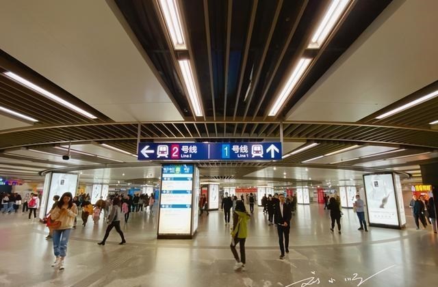 九烈or泥莉 国内有一座委屈的省会，明明实力很强，却被认为是隔壁省的卧底