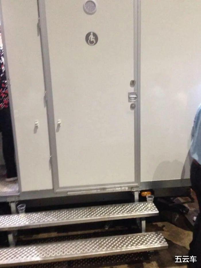 五云車(chē) 16個(gè)為殘疾人修建的專(zhuān)用通道，看完想把設(shè)計(jì)師的腿打斷