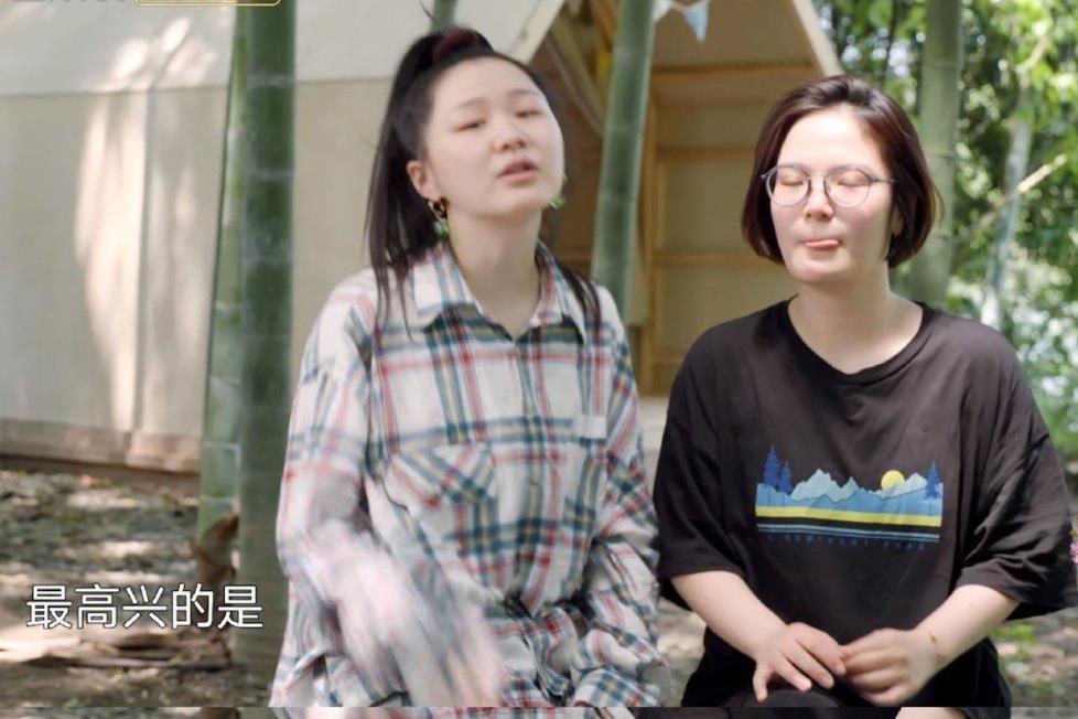 红色的思念|《向往的生活》能把张艺兴逗上热一的女生：上次是杨紫，这次是她