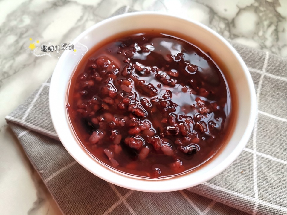 苹果|80多岁的奶奶常吃这粥，补血益气又排毒，每天一碗头发黑精神好