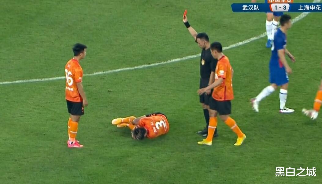 巴塞羅那|中超誕生影帝級球員：31歲國腳踢廢對手！隨后假裝受傷倒地