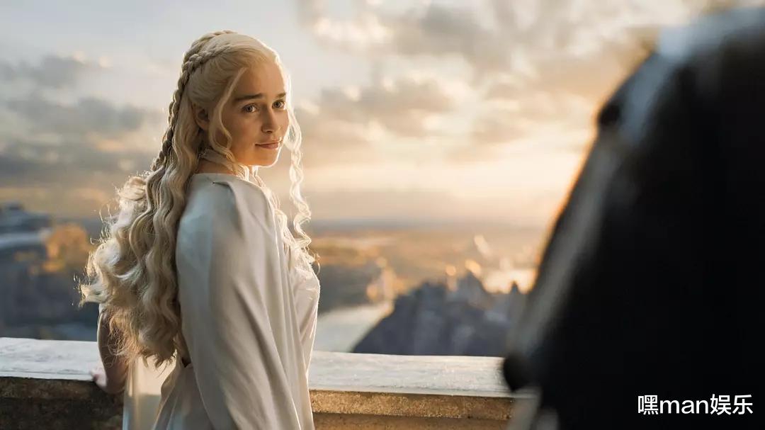 艾米莉亚·克拉克|艾米莉亚·克拉克的真相 打破龙女的枷锁 两次手术让其更强大