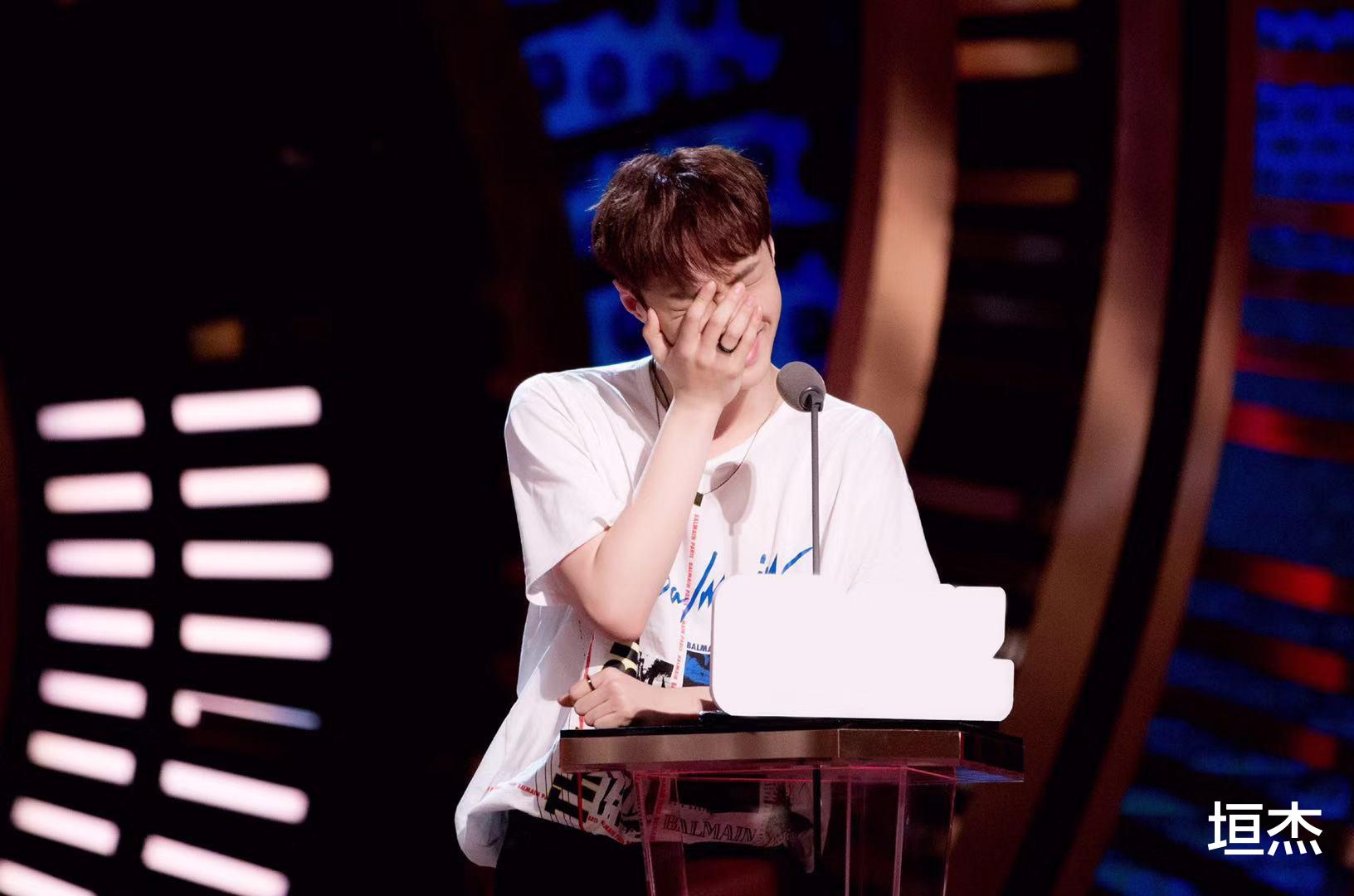 杨钰莹|张艺兴因解约华为与三星代言遭全网嘲，黑粉凭黑他净赚五十余万